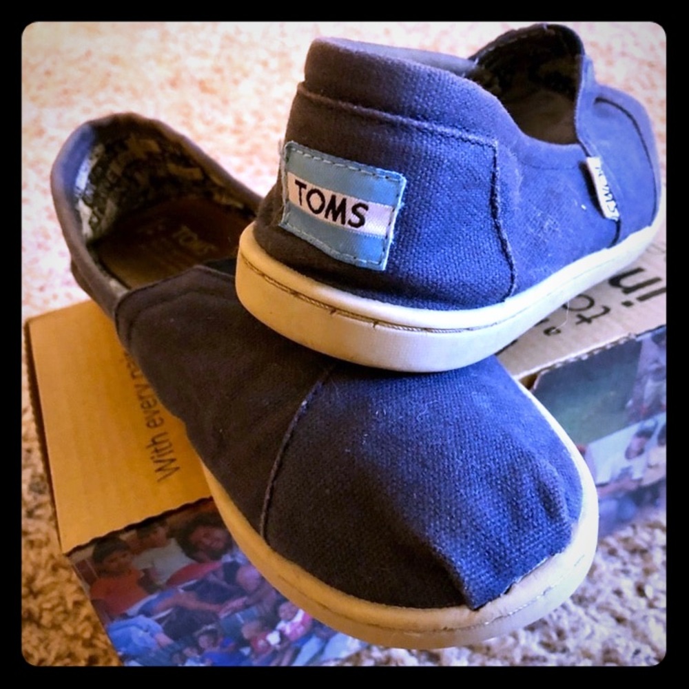 TOMS Youth Classic Navy Canvas Size 4 EUC